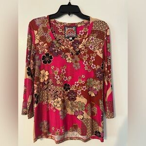 Johnny Was Long Sleeve Tee. Beautiful fit and colors. Small